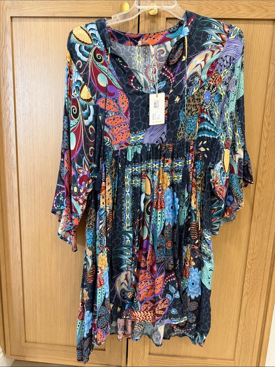 Johnny Was Tops - Johnny Was Navy Multicolor Floral-Paisley V-Neck Tunic. Silk. NWT